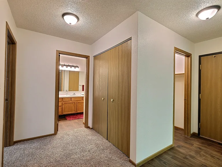 Fargo, ND Chestnut Ridge Apartments | Hallway