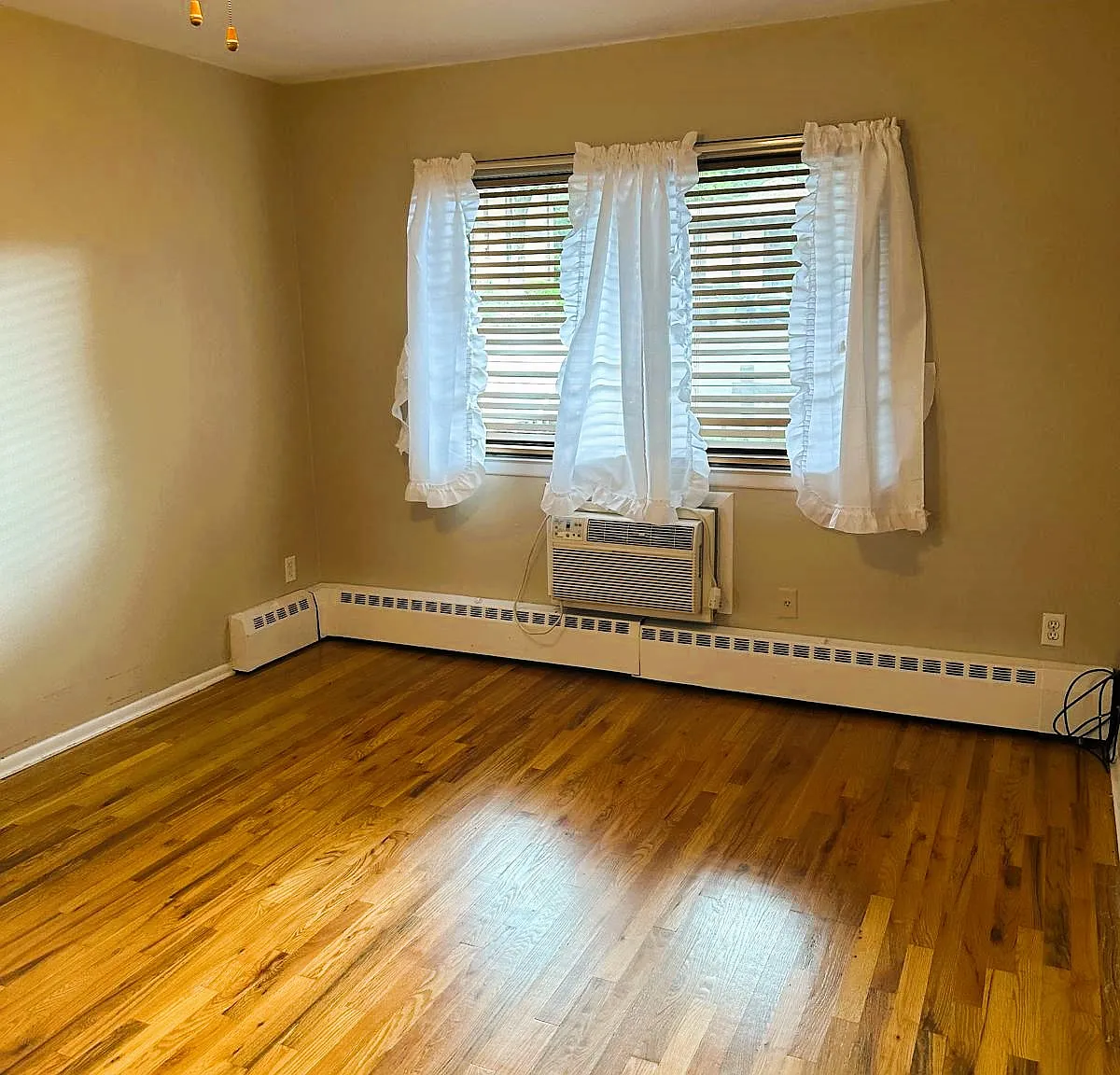 1 bed, 817 sqft, $2,400 — Photo 3