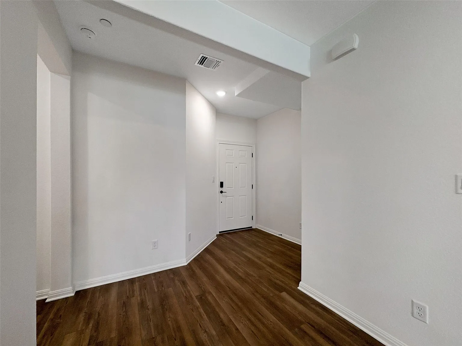 3 bed, 2.5 bath, 1922 sqft, $2,250 — Photo 4