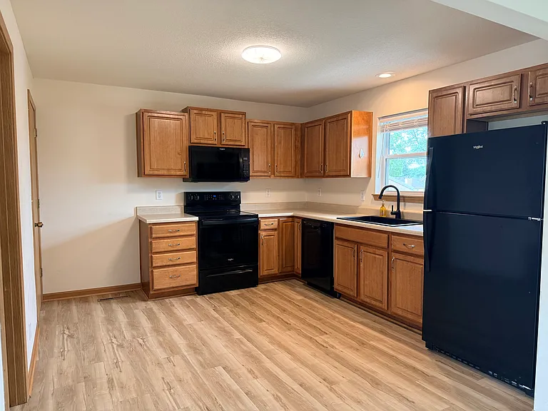2800 SW Walnut St — Photo 3