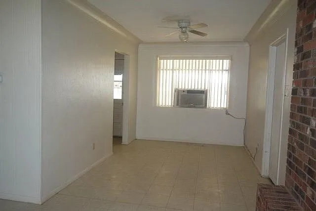 3 bed, 2.0 bath, 1390 sqft, $1,800 — Photo 3