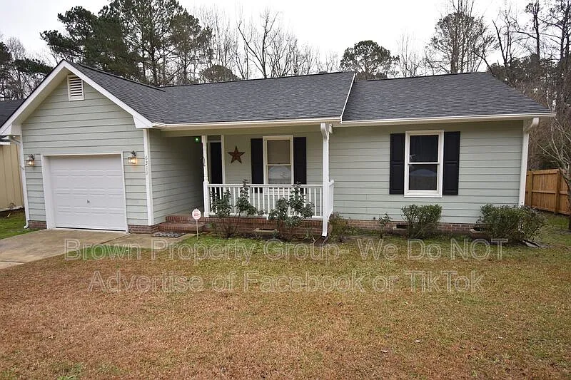 3 bed, 2.0 bath, 1050 sqft, $1,395 — Photo 2