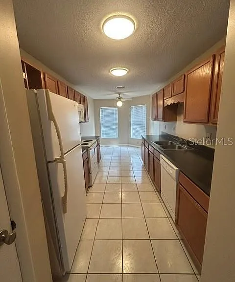 563 Holbrook Cir — Photo 5