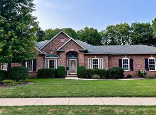 1108 White Oak Trl, Godfrey, IL 62035