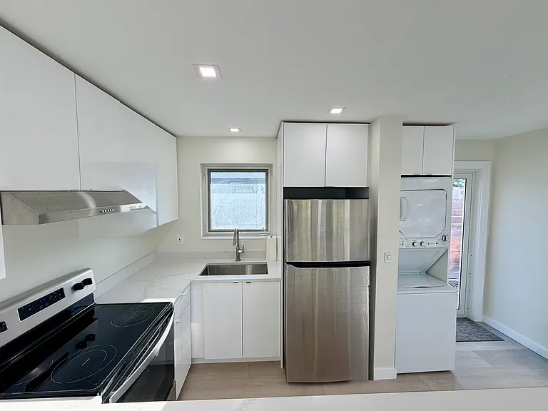 2070 NE 56th St #1 — Photo 7