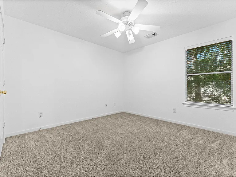39 E Burberry Cir — Photo 33