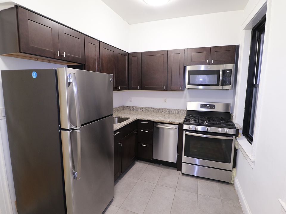 1st image of 13270 Sanford Ave APT 3H