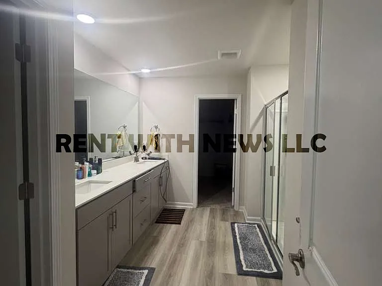 713 Riguard Way — Photo 33