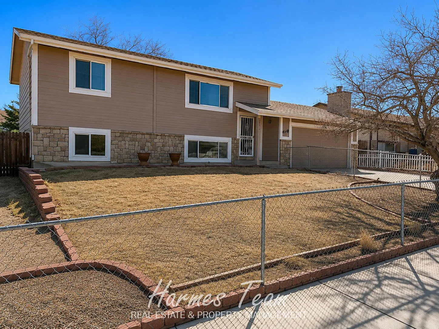 4 bed, 2.0 bath, 1728 sqft, $2,300 — Photo 2