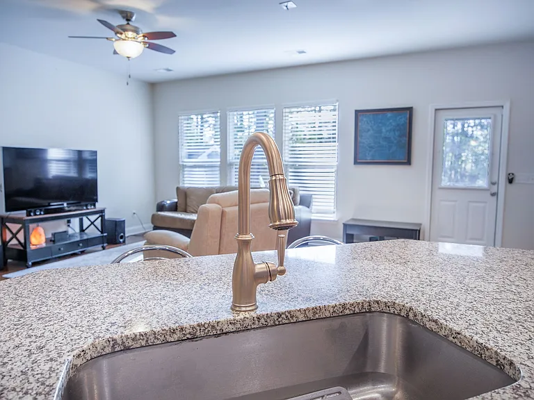 321 Decatur Dr — Photo 11