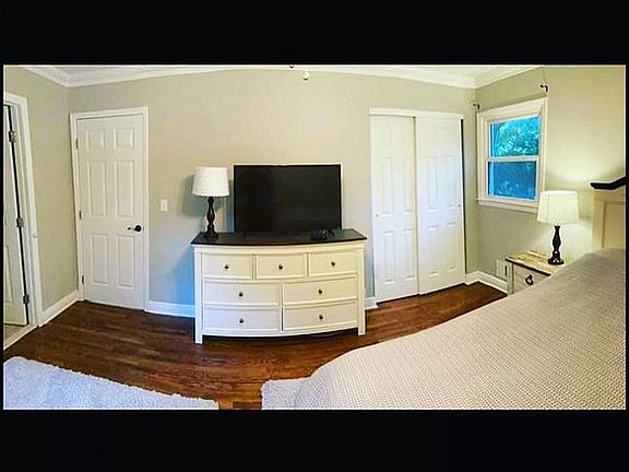 4th image of 1585 Deer Hollow Dr