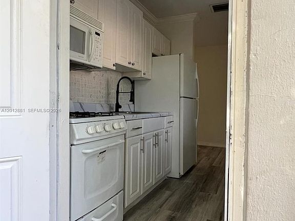 5th image of 915 N 19th Ave