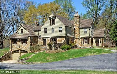 Impressive Exterior and Roof Lines