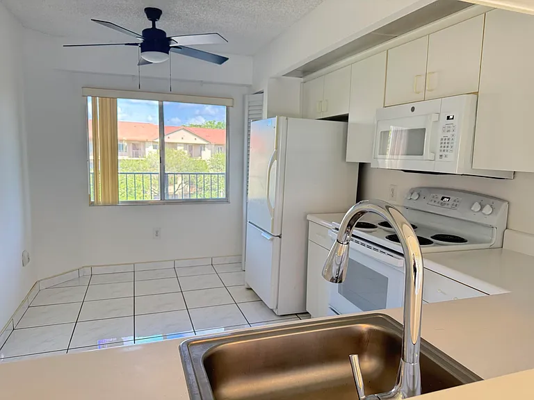 1001 SW 141st Ave #408K — Photo 6