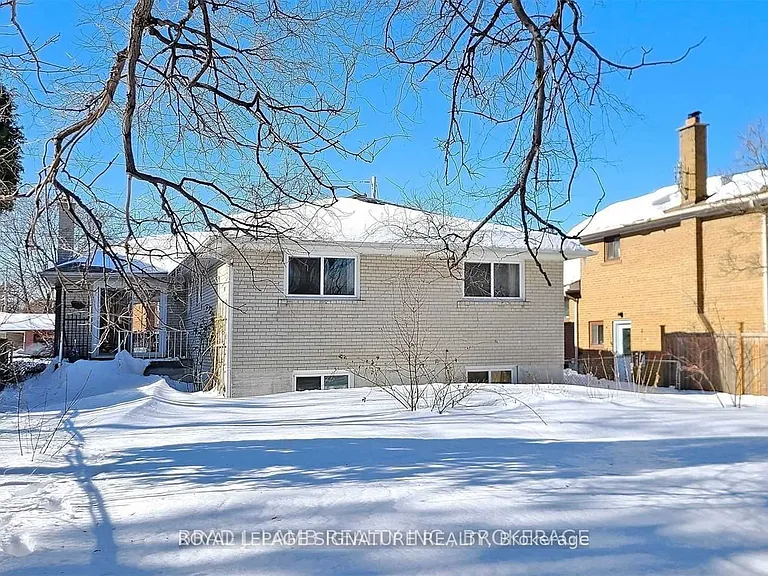 17 Baroness Cres #UPPER — Photo 35