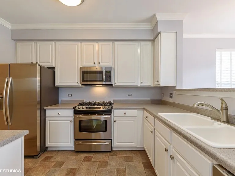 2716 N Greenwood Ave — Photo 4