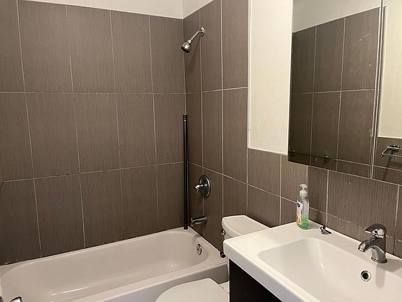 5th image of 24052 69th Ave #2