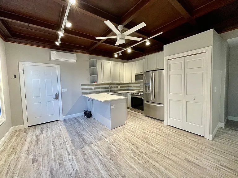 1 White Pl — Photo 8