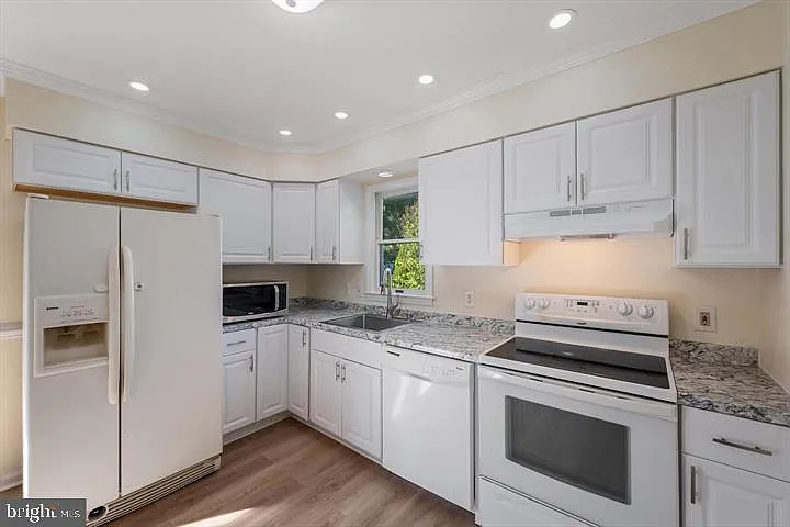 852 Morgan Pl — Photo 15
