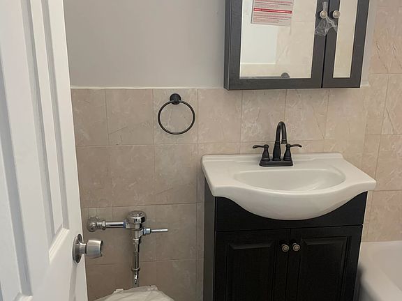 5th image of 51-33 Goldsmith St #5F