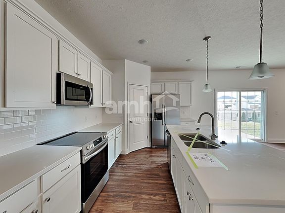 3rd image of 8462 Merlin Dr