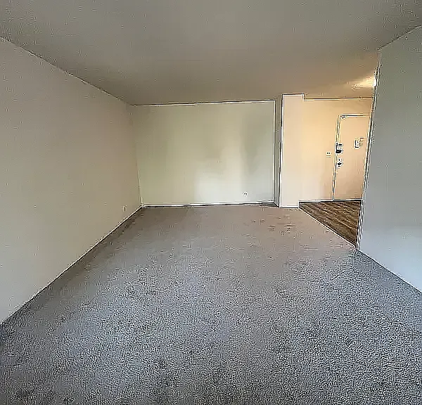 3215 Avenue H #7G — Photo 2