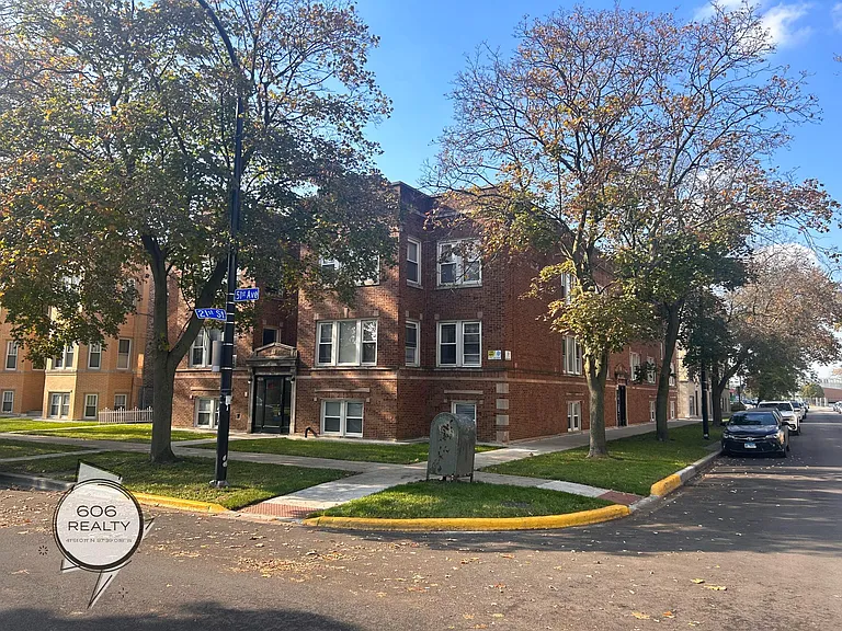 Great Two bed, One bath apartment in Cicero! — Photo 1