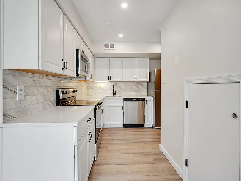 4634 Conwell Dr — Photo 16