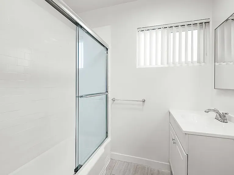 2 bed, 900 sqft, $2,450 — Photo 2
