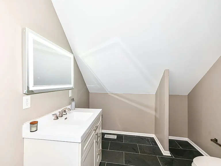 405 N State Ave — Photo 29