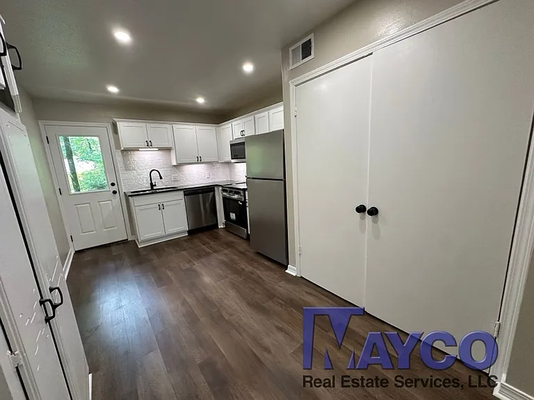 Grand Oaks Apartment Homes — Photo 14