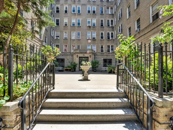 811 Walton Avenue image 13 of 15