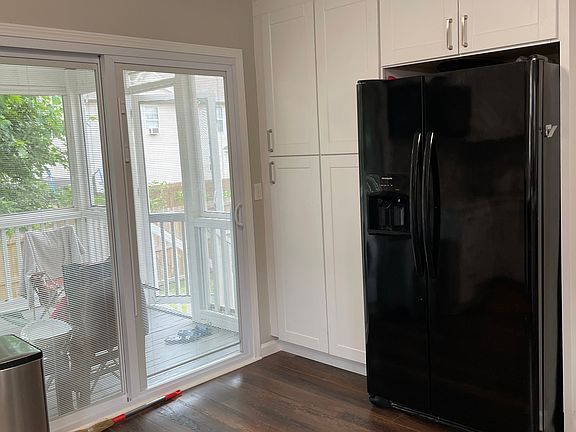 5th image of 2310 Surrey Ln