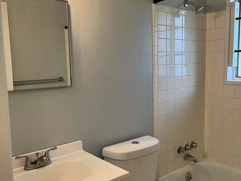 1 bedroom apartment — Photo 9