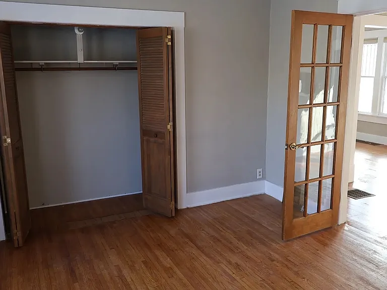 515 S Vine St — Photo 13
