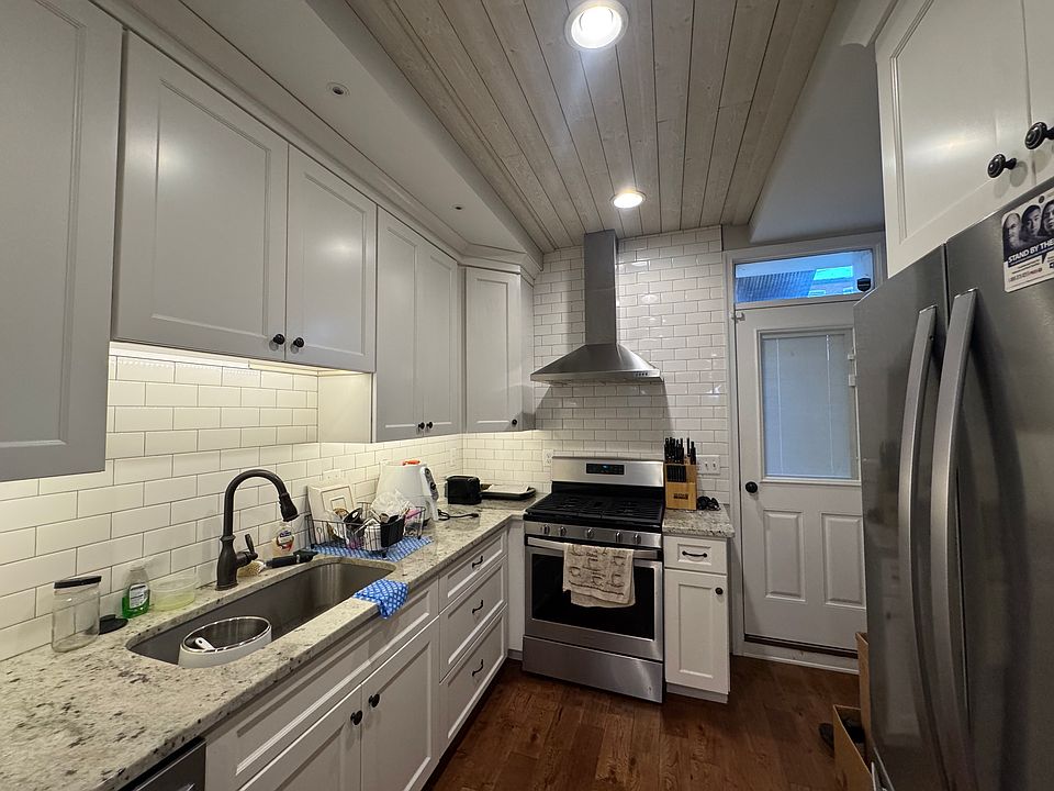 1st image of 812 W 34th St
