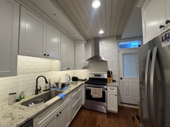812 W 34th St, Baltimore, MD 21211