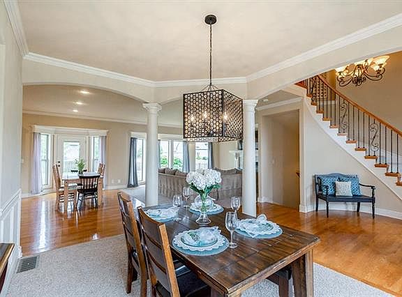 4th image of 2822 NE Wood Creek Ln