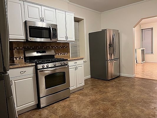 3rd image of 518 Underhill Ave #1F