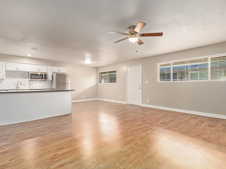 Palm View Manor — Photo 30