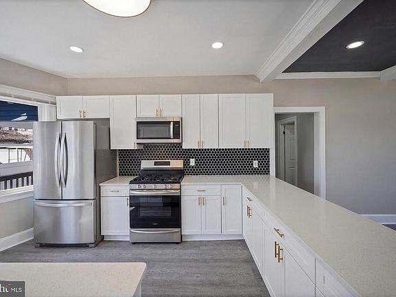 4th image of 3410 Edgewood Rd