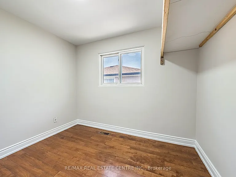 2 Milner Rd #MAIN FLOOR — Photo 28