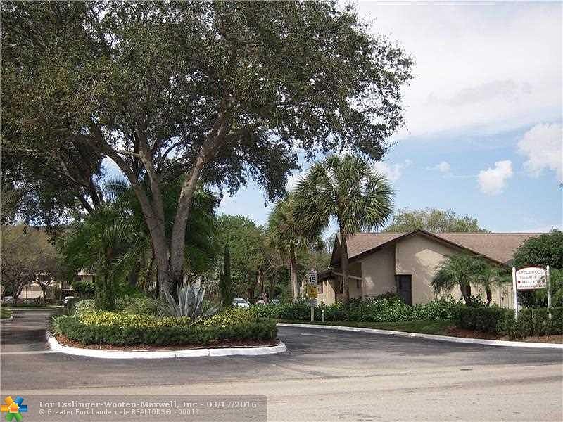Coconut Creek beauty in Applewood Village