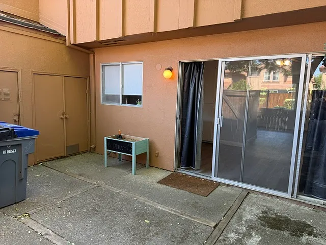 2015 Alta Loma St — Photo 16