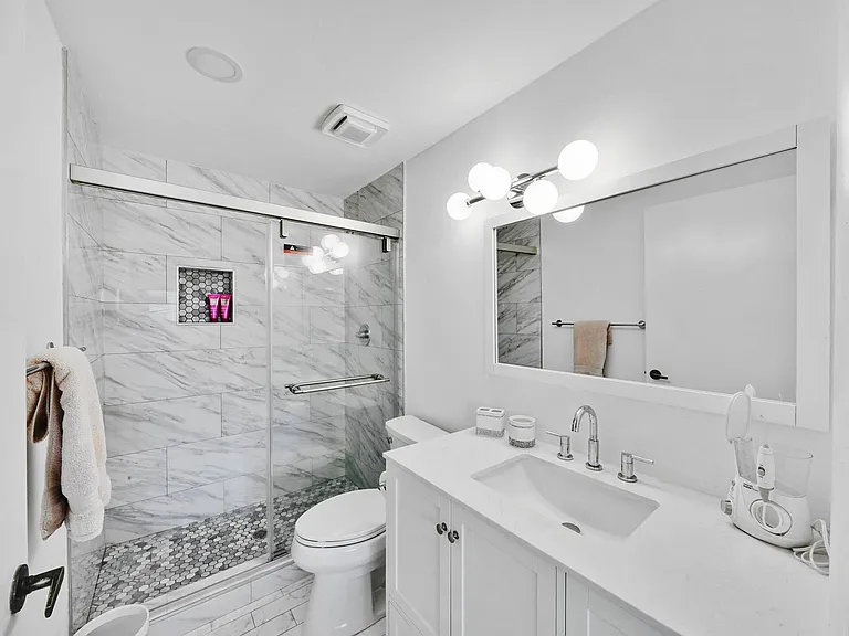 15011 Ashland Cir #23 — Photo 32