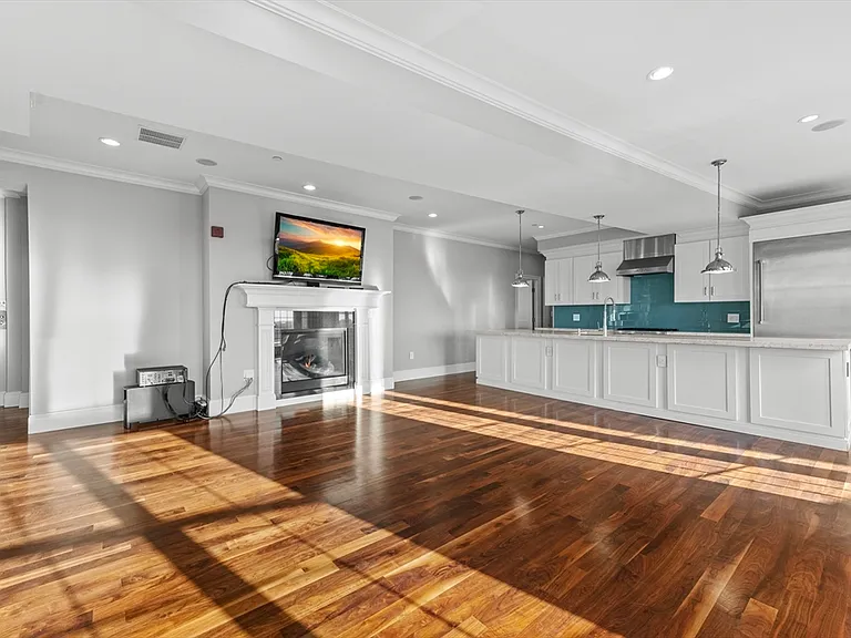 99 D St #PENTHOUSE — Photo 6