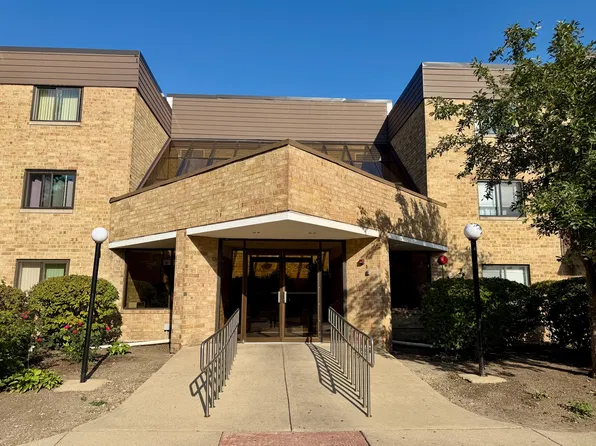 5600 N Astor Ln #116, Rolling Meadows, IL 60008