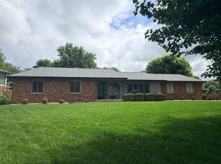 325 Rolling Trails Rd, Greenwood, IN 46142