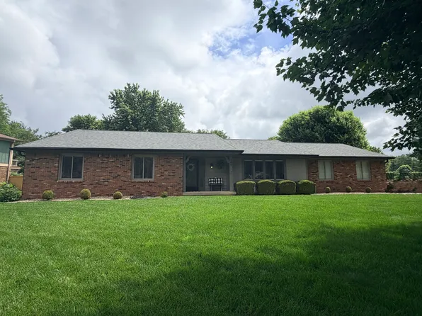 325 Rolling Trails Rd, Greenwood, IN 46142