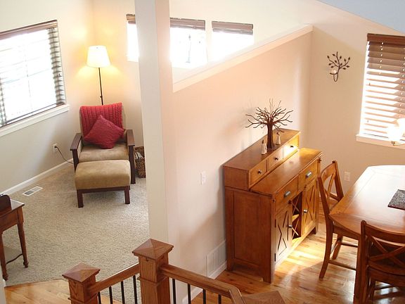 Entry & separate dining area 